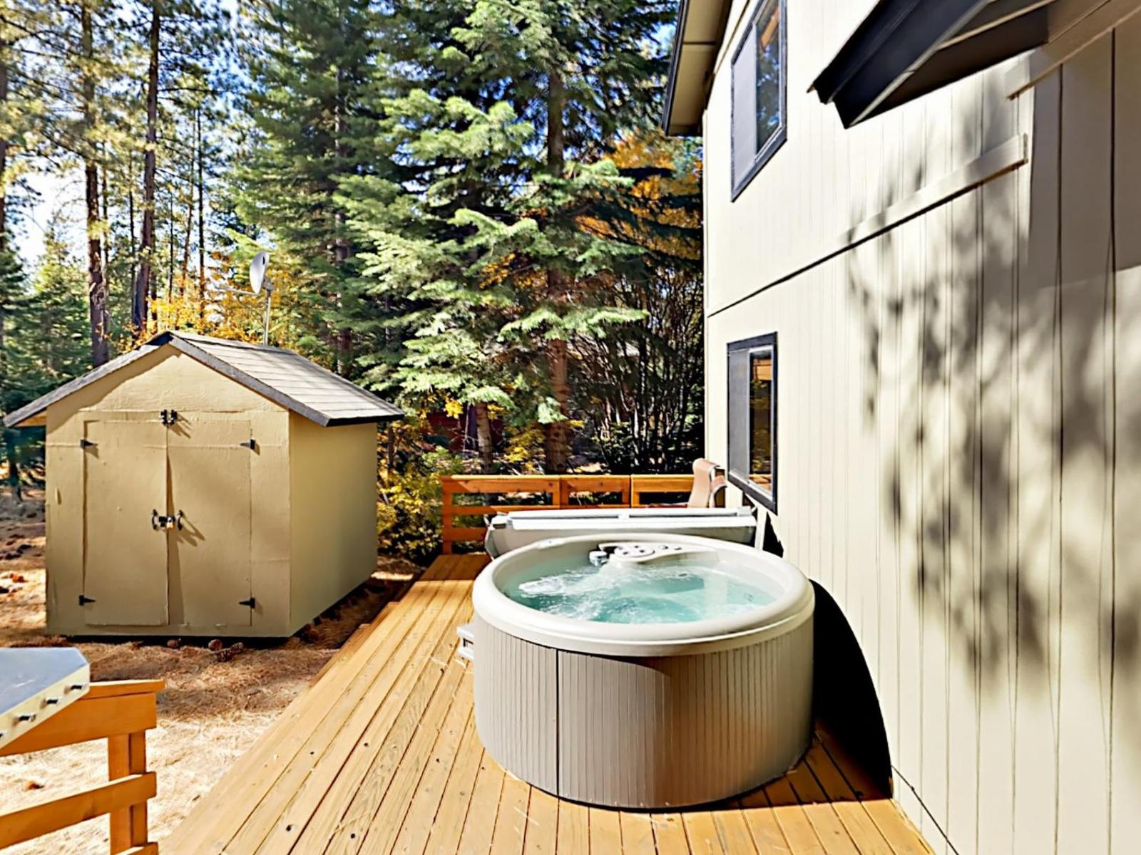 3BR w/ Private Hot Tub! Near Golf & Ski Resorts home Main image 2